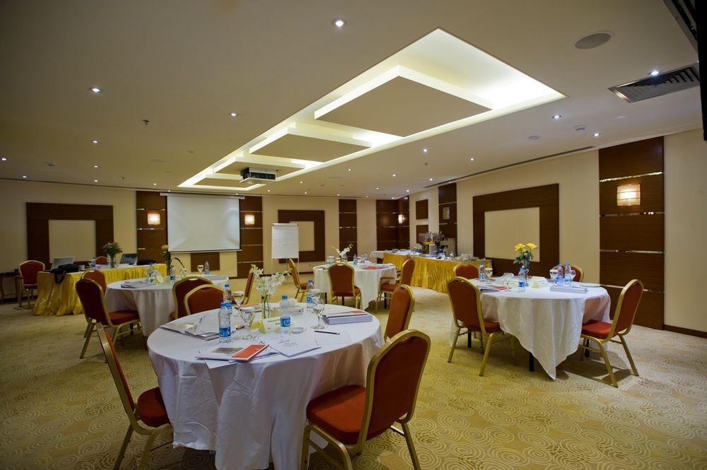 Eastyard Khobar Hotel - Formerly Ramada By Wyndham Khobar Exteriör bild